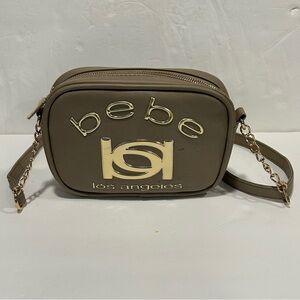 bebe Los Angeles KAYLA CAMERA CROSSBODY Taupe Gold Zipper Faux Leather